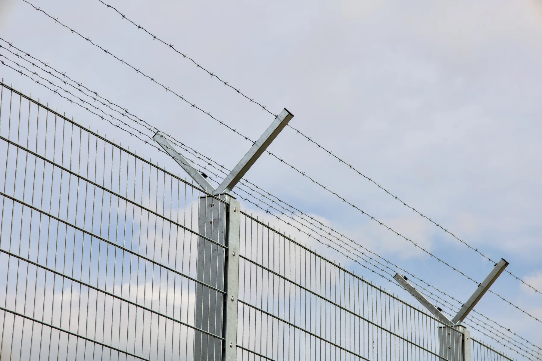 Geradlinige Perspektive mit Fokus auf Struktur und Tiefe